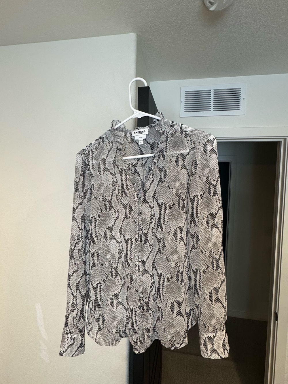 Express Men’s Snake Print Button-Down Shirt - Black & White